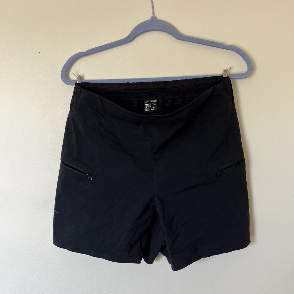 Arc'teryx Women's Aestas 5.5in Shorts, size 10
